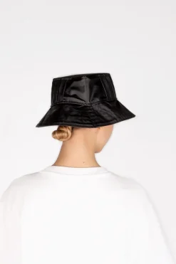 Hatut & Lippikset|Avaimenperät><noscript><img width=
