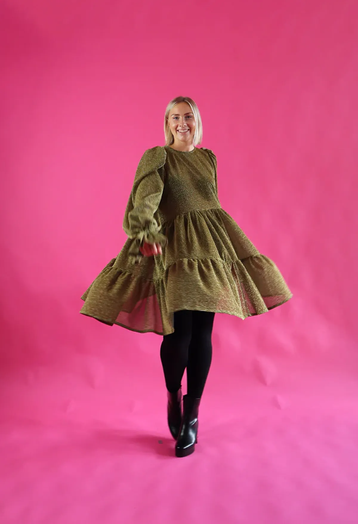 Hameet & Mekot>Miia Halmesmaa Dishy Dress - Glitter Musta/Kulta M/L