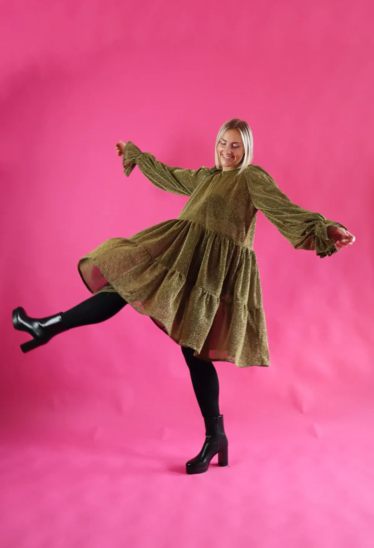 Hameet & Mekot>Miia Halmesmaa Dishy Dress - Glitter Musta/Kulta M/L
