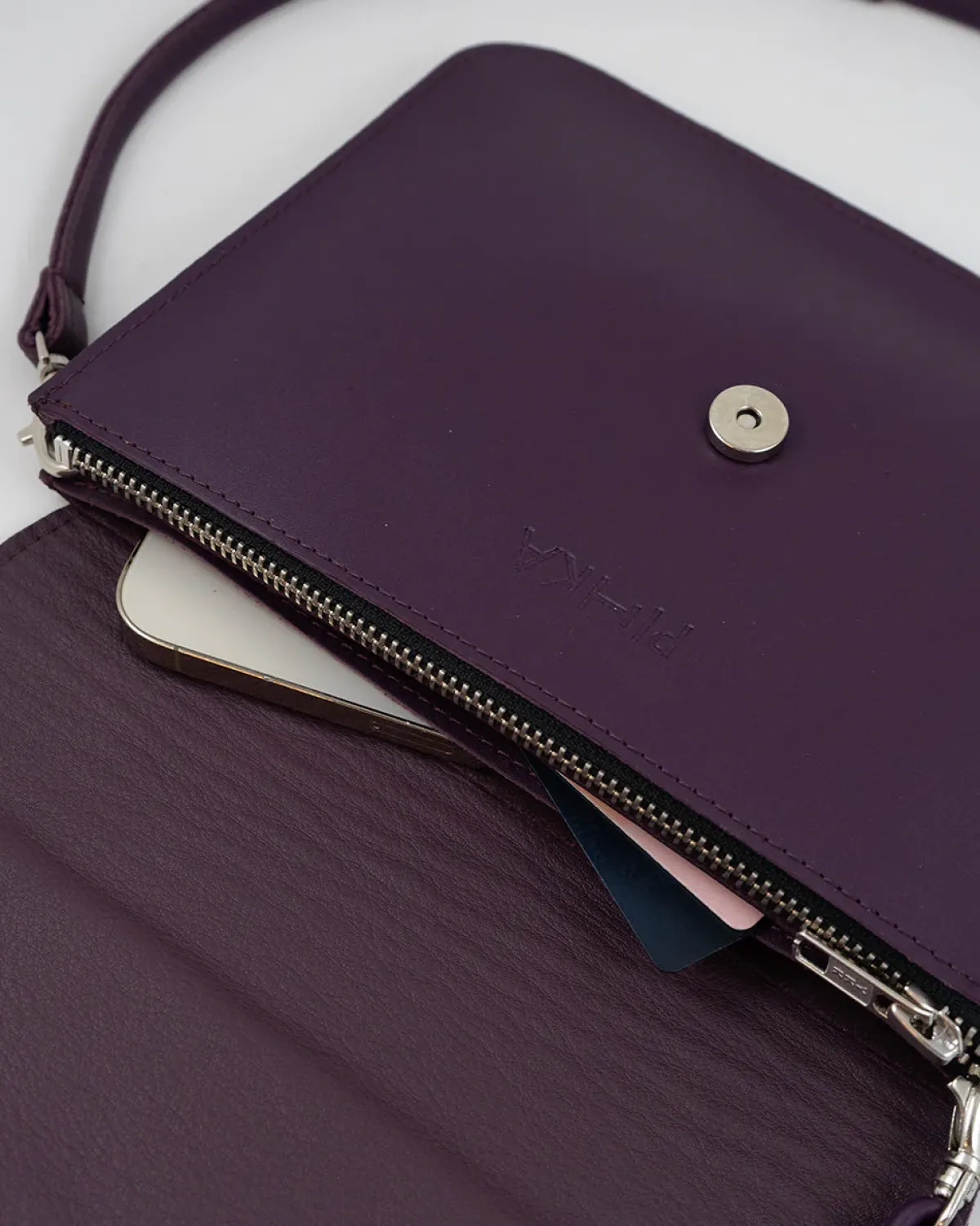 Laukut|Avaimenperät>PIHKA collection Finne Olkalaukku - Dark Dahlia