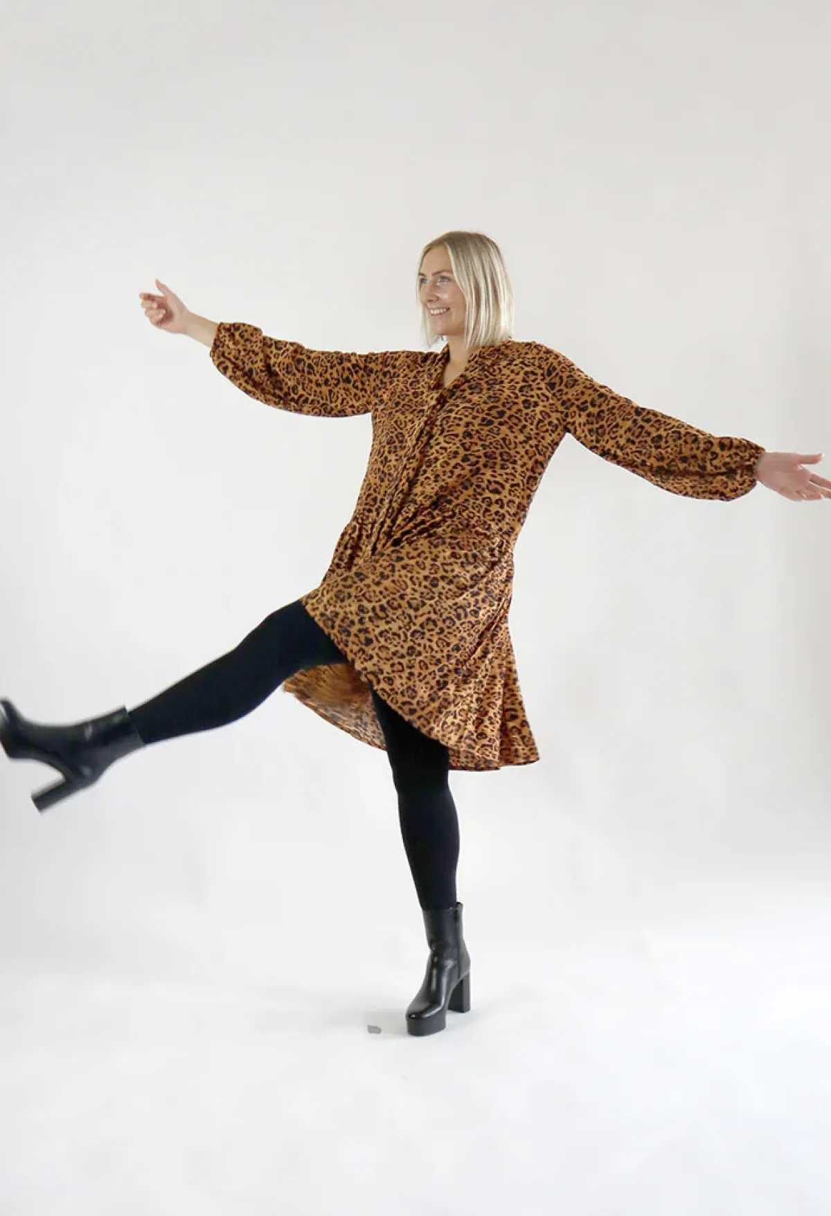 Hameet & Mekot>Miia Halmesmaa Flowy Dress - Leopardi