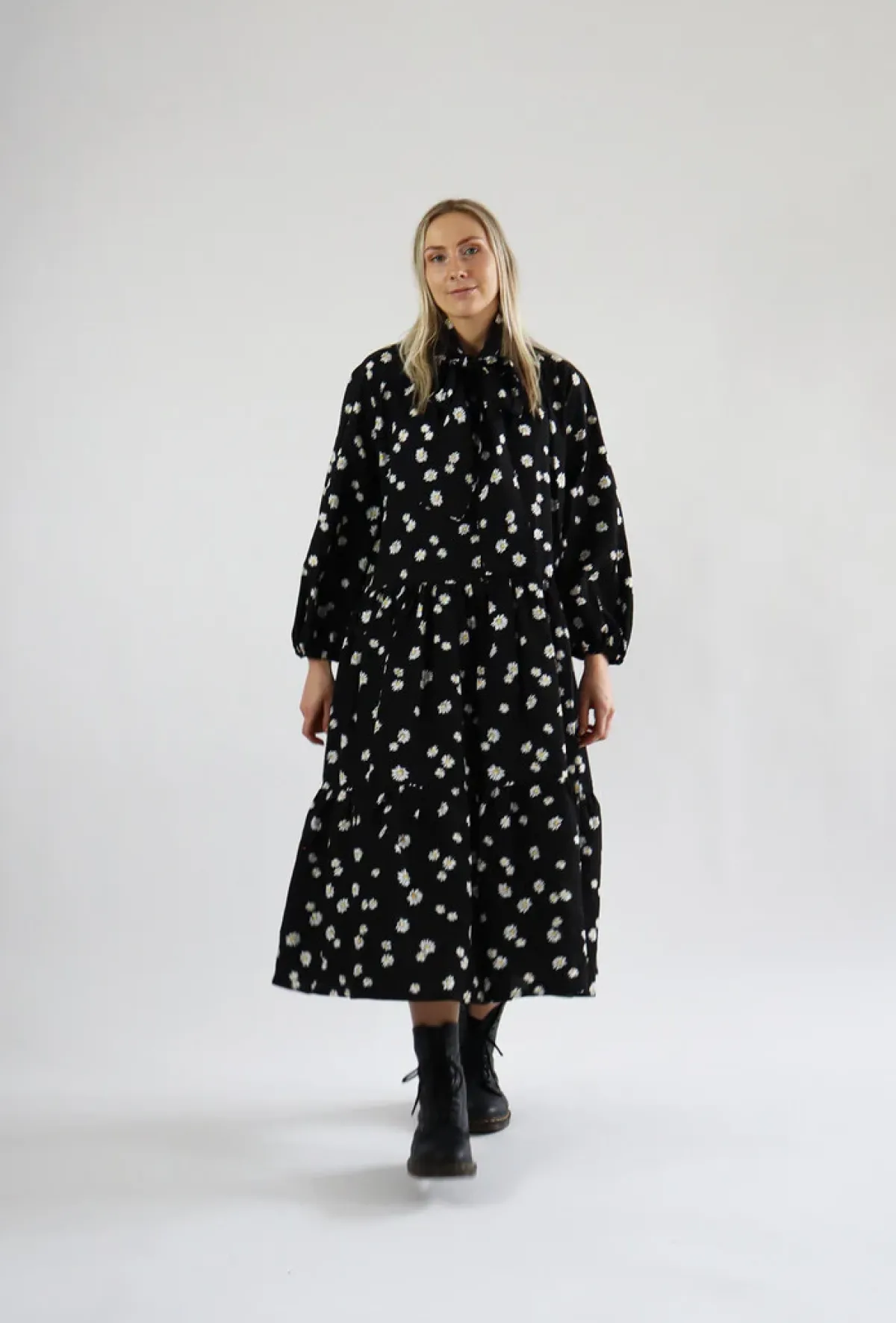 Hameet & Mekot>Miia Halmesmaa Flowy Dress Long - Daisy Black