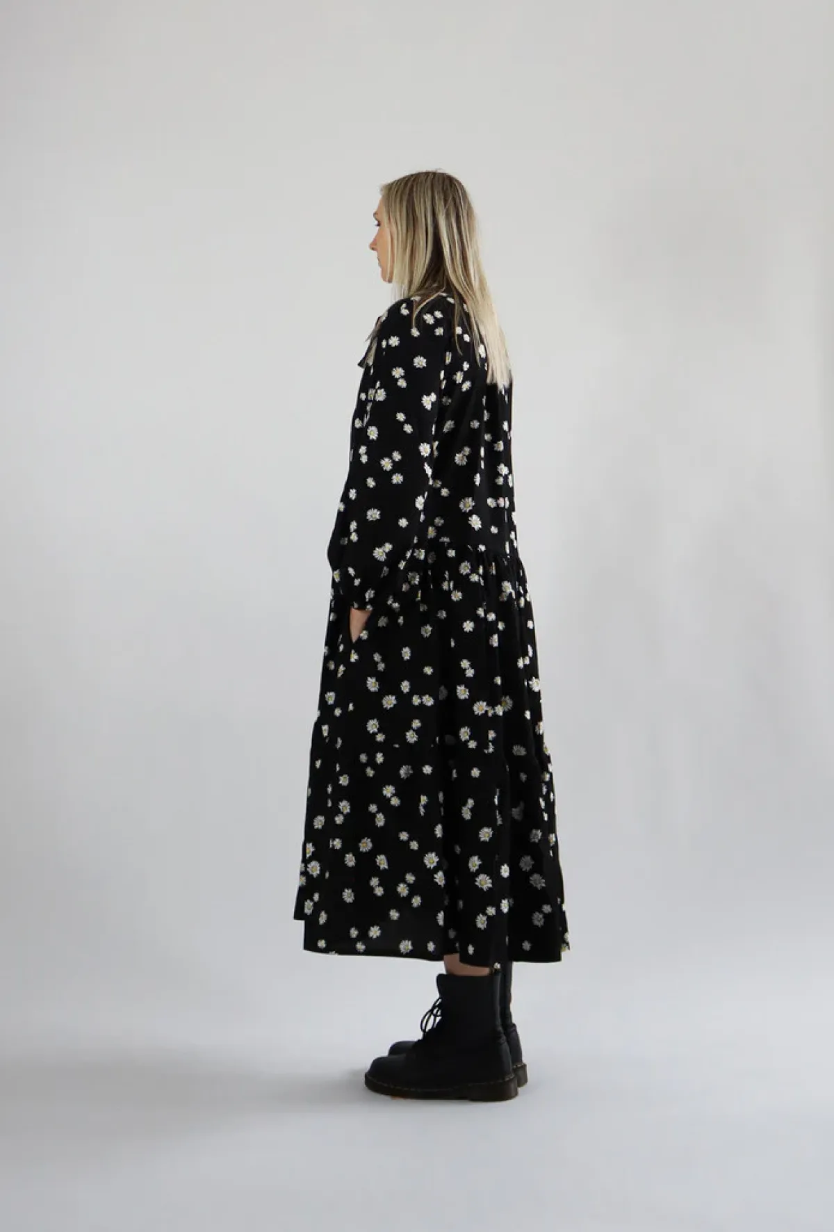 Hameet & Mekot>Miia Halmesmaa Flowy Dress Long - Daisy Black
