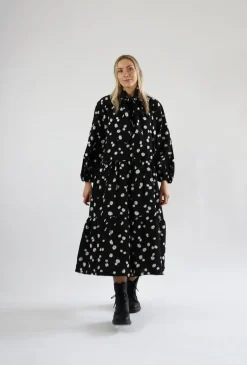 Hameet & Mekot>Miia Halmesmaa Flowy Dress Long - Daisy Black