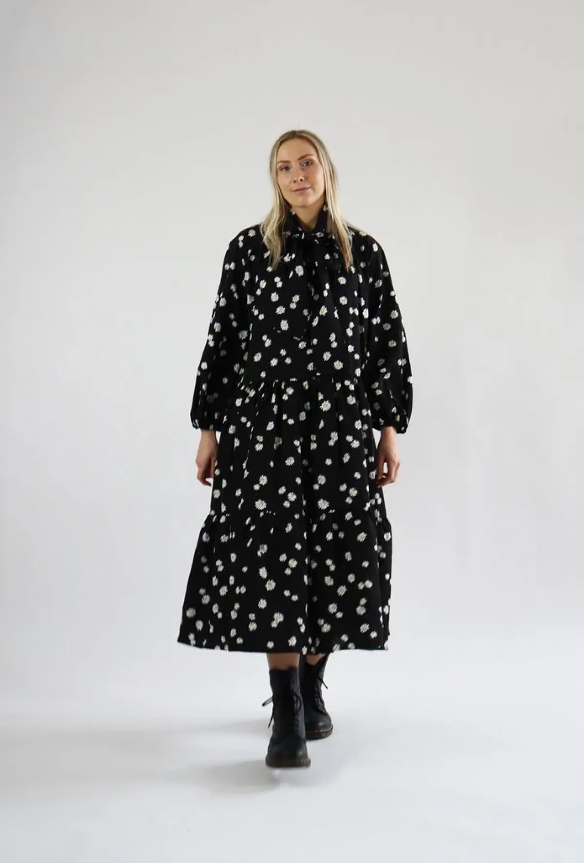 Hameet & Mekot>Miia Halmesmaa Flowy Dress Long - Daisy Black
