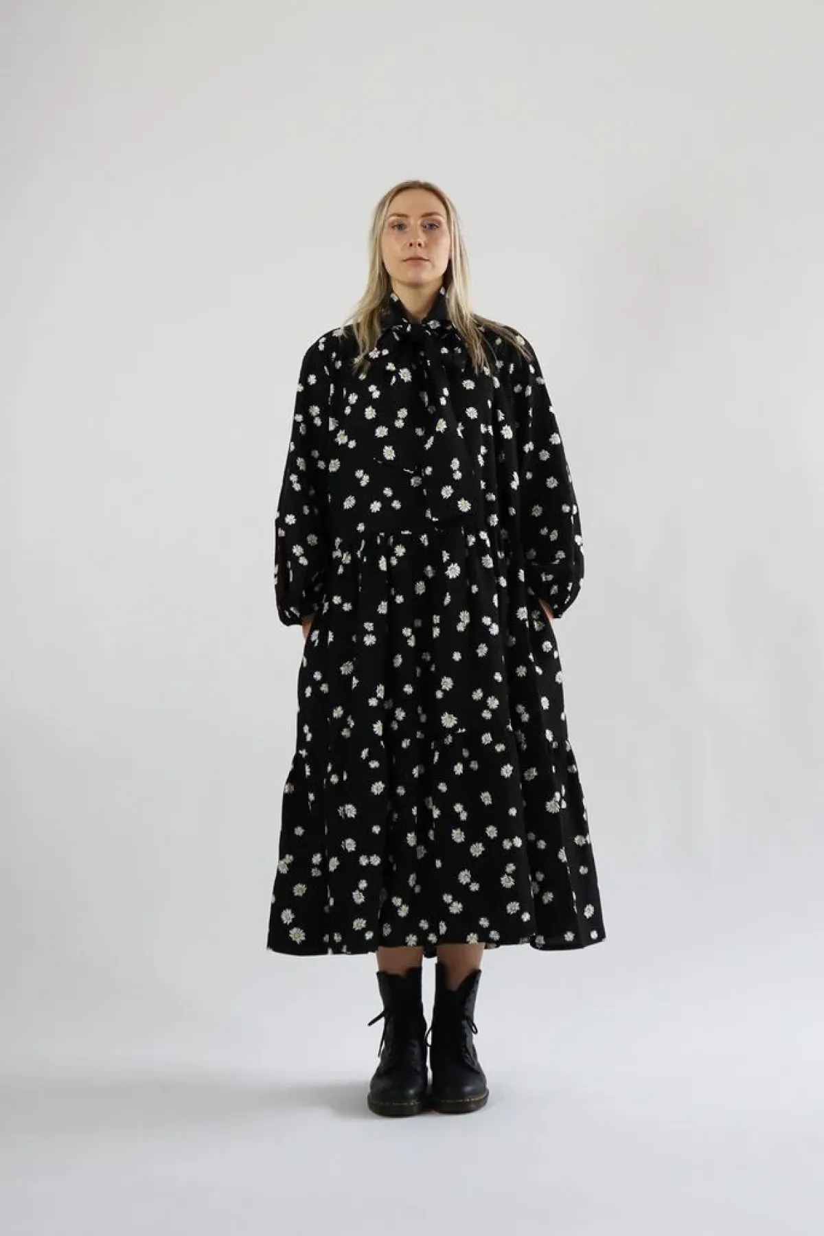 Hameet & Mekot>Miia Halmesmaa Flowy Dress Long - Daisy Black