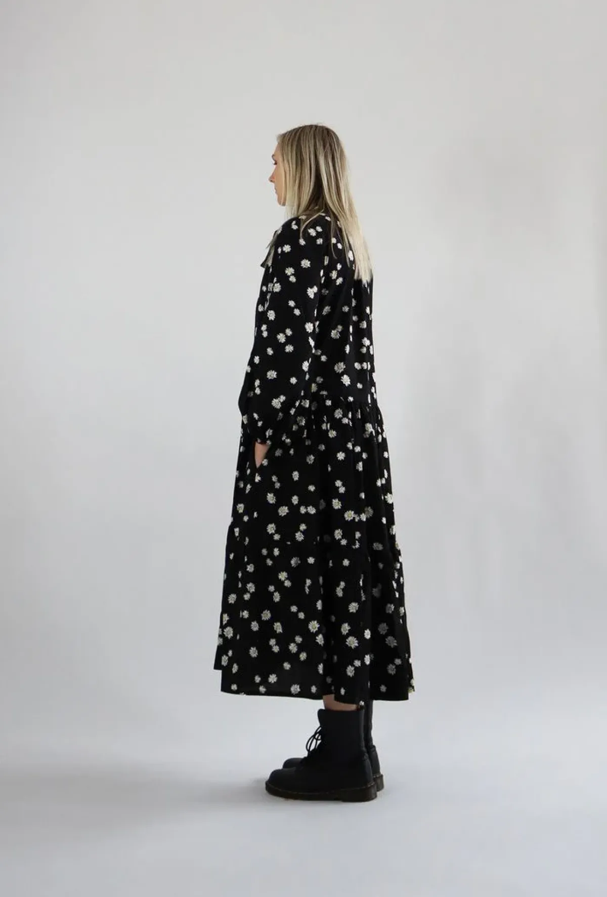 Hameet & Mekot>Miia Halmesmaa Flowy Dress Long - Daisy Black