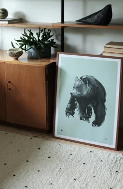 Julisteet/printit>Teemu Järvi Illustrations Lempeä Karhu - juliste keväänvihreä 50x70cm