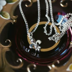 Avaimenperät|Korut>Laura Vartio Lily Pendant