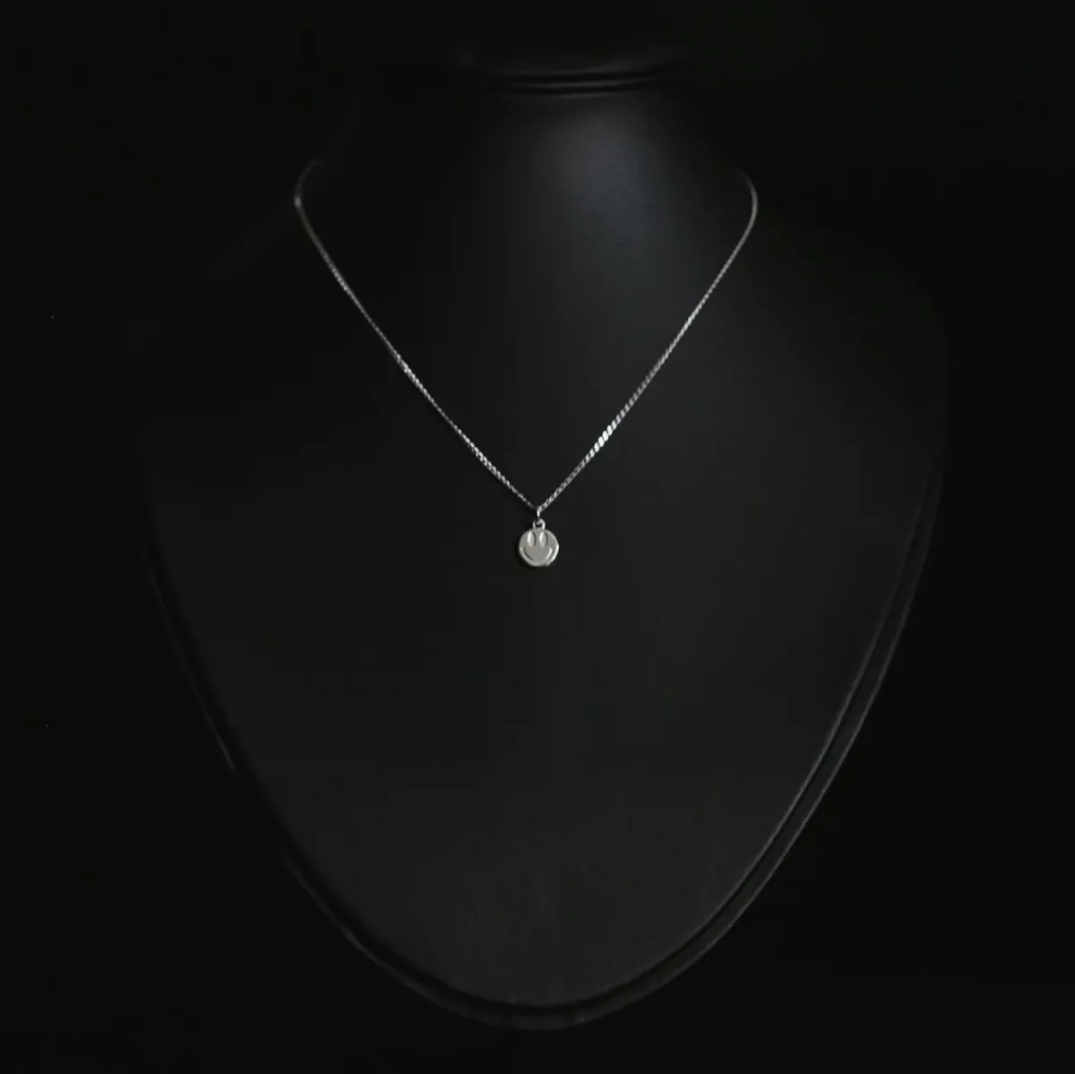 Avaimenperät|Korut>Laura Vartio Mini Smiley Pendant