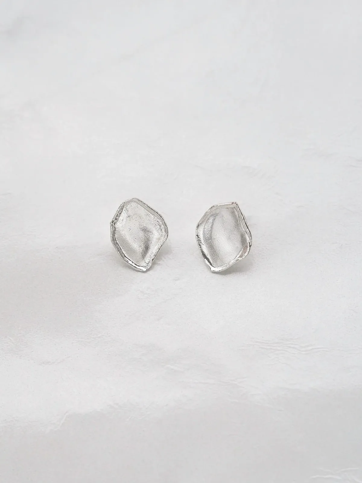 Avaimenperät|Korut>Keski-Pomppu Mirage Earrings Silver