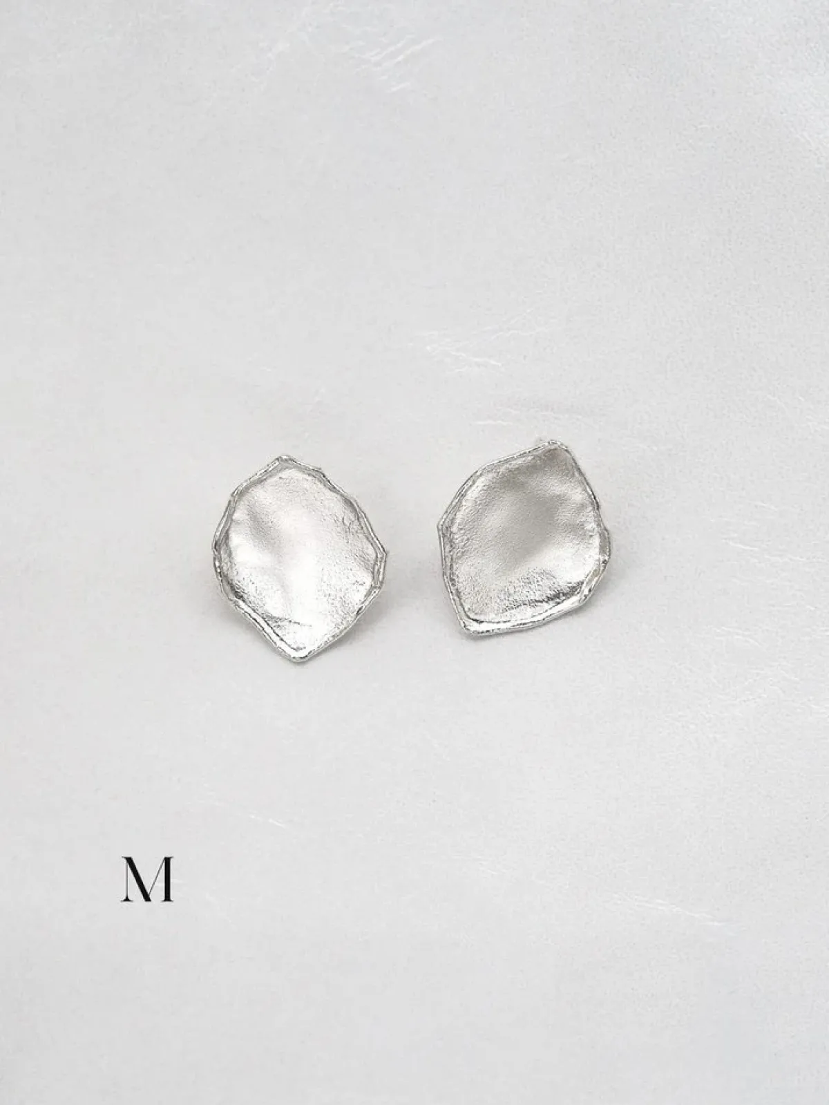 Avaimenperät|Korut>Keski-Pomppu Mirage Earrings Silver