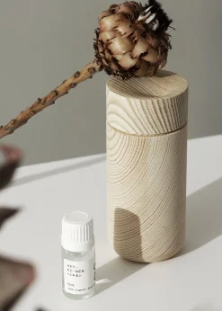 Huonetuoksut>Hetkinen Organic cedarwood essential oil