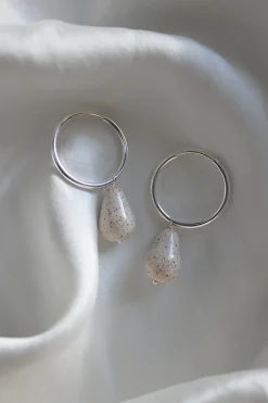 Avaimenperät|Korut>Paloina Pear Hoops - Beige Silver