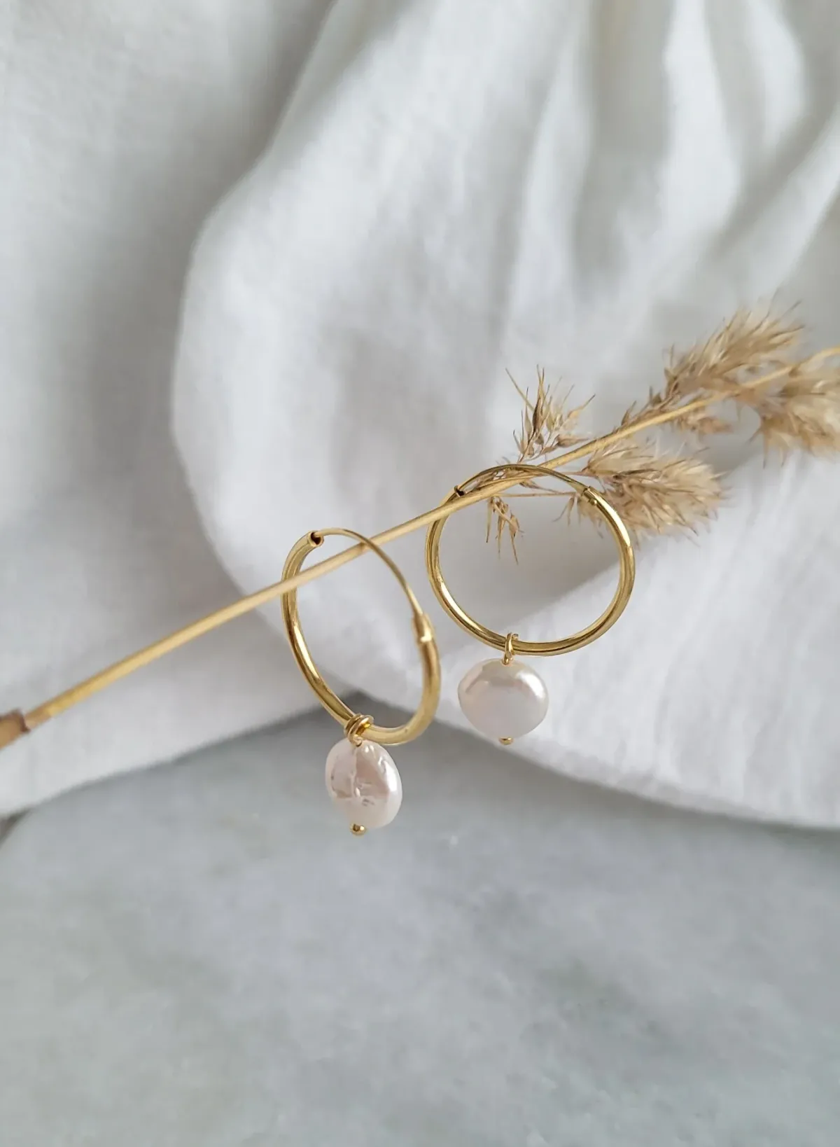 Avaimenperät|Korut>LiLa Design Pärla Hoops Golden hour