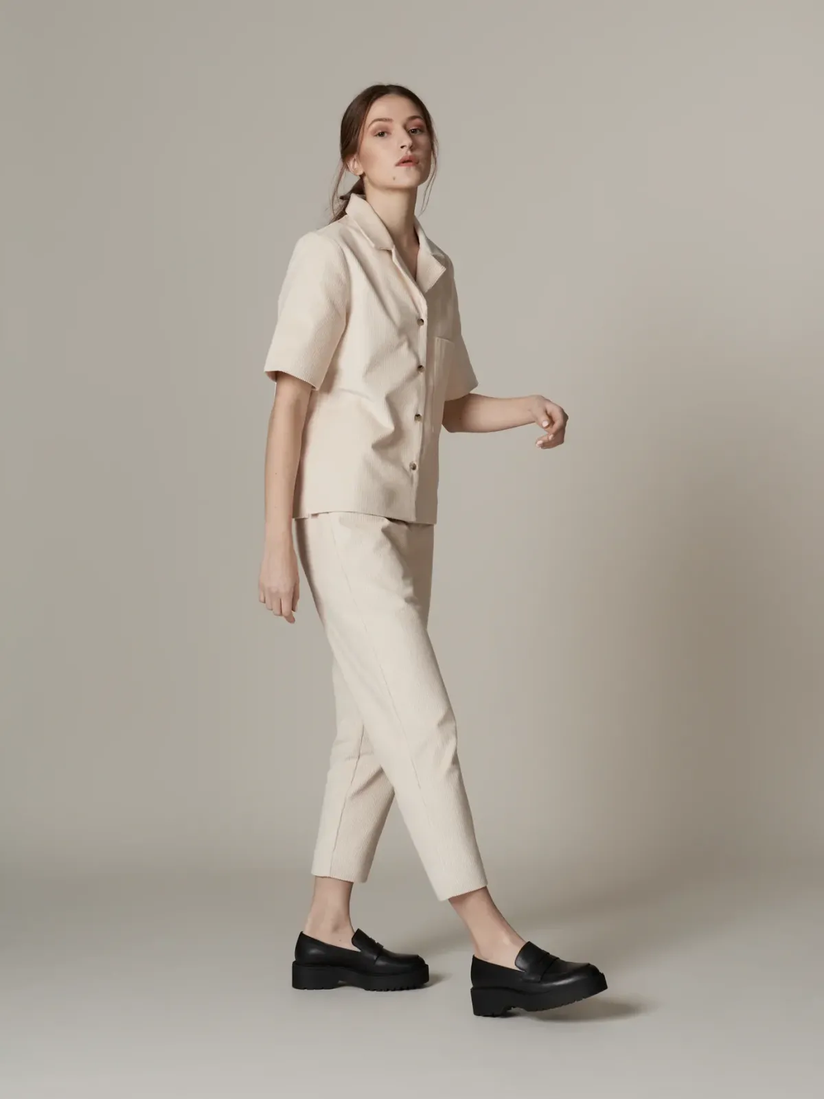 Takit|Paidat>ARCHETYPE Short Sleeve Corduroy Blouse