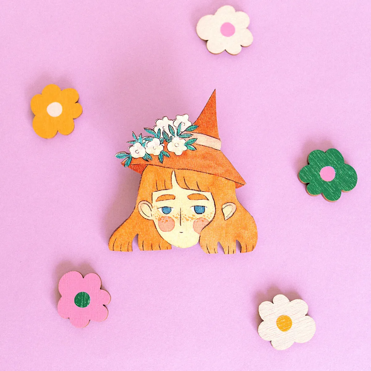 Avaimenperät|Korut>Mia Minerva Watercolor Witch Head - pinssi