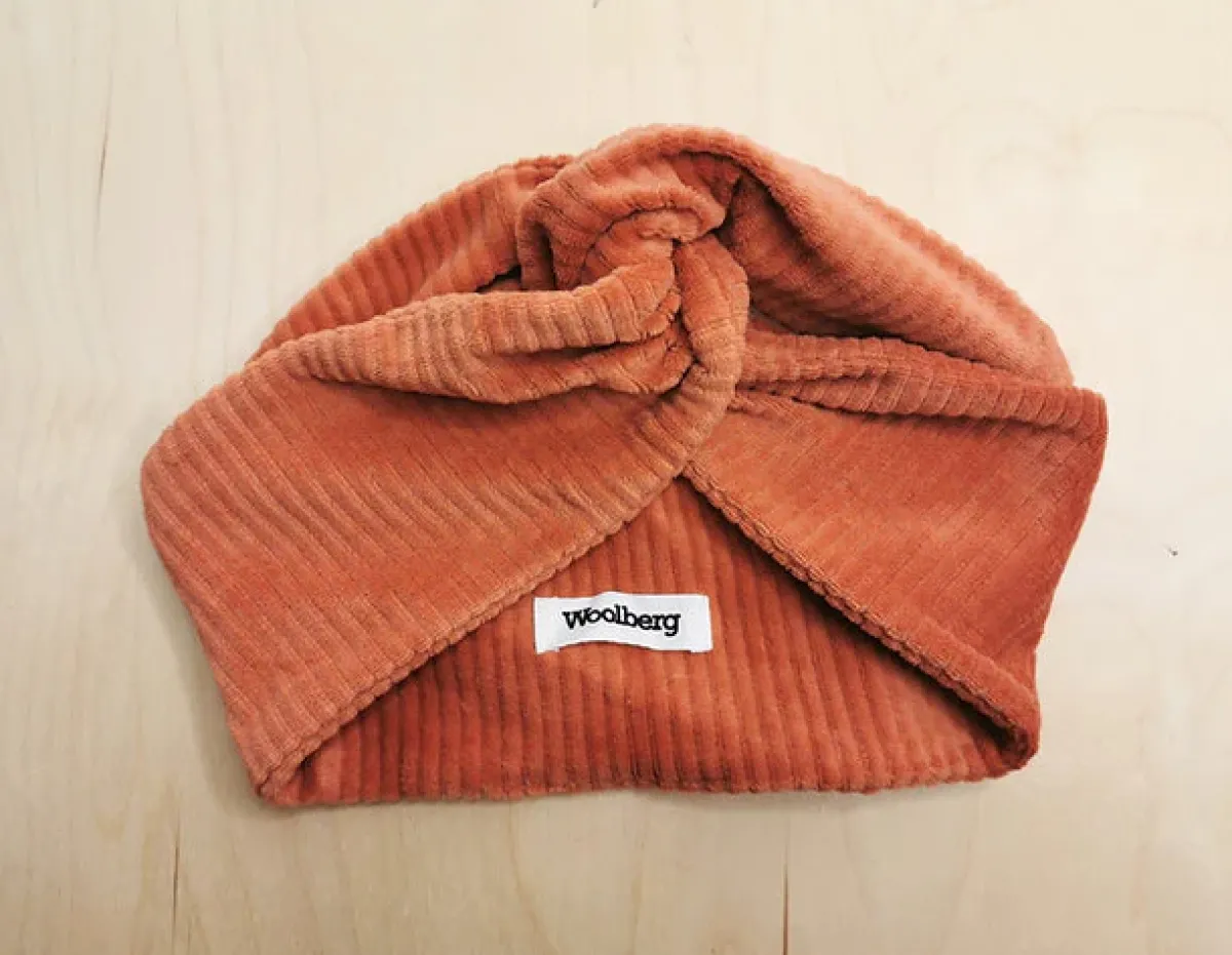 Avaimenperät|Hiusasusteet>Woolberg Panta - Velour Terracotta Corduroy